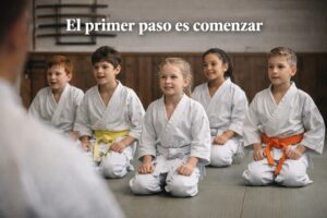 Grupo de niños practicando artes marciales en el dojo durante su primera clase