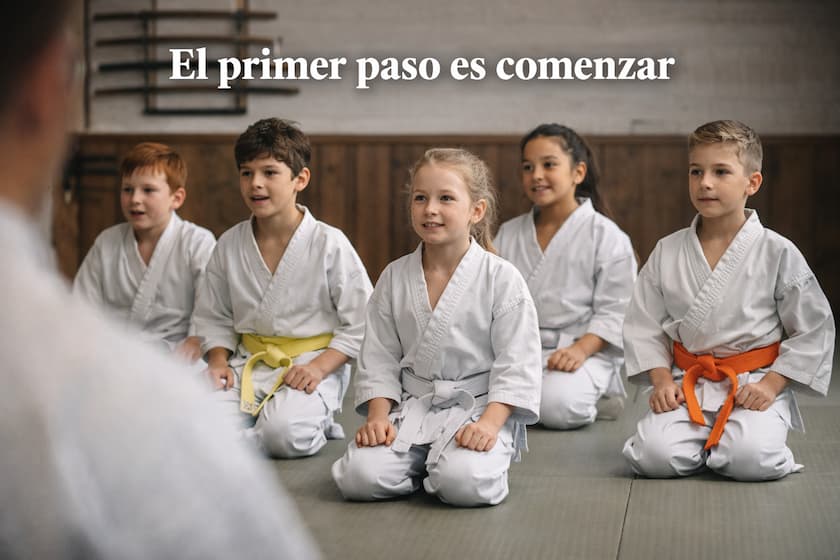 Grupo de niños practicando artes marciales en el dojo durante su primera clase